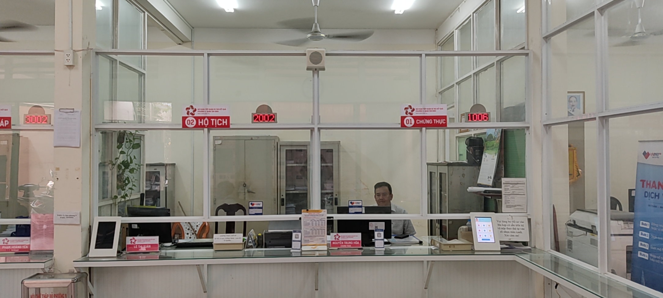 Hệ thống xếp hàng tự động tại bộ phận một của UBND